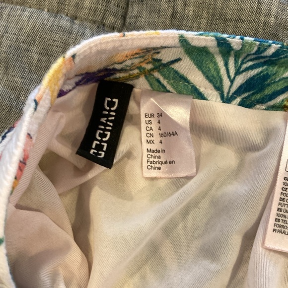 Floral print maxi skirt from H&M, size 4. LAST CALL - Picture 3 of 3